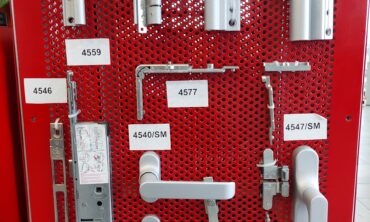 Lucrari reparatii usi termopan